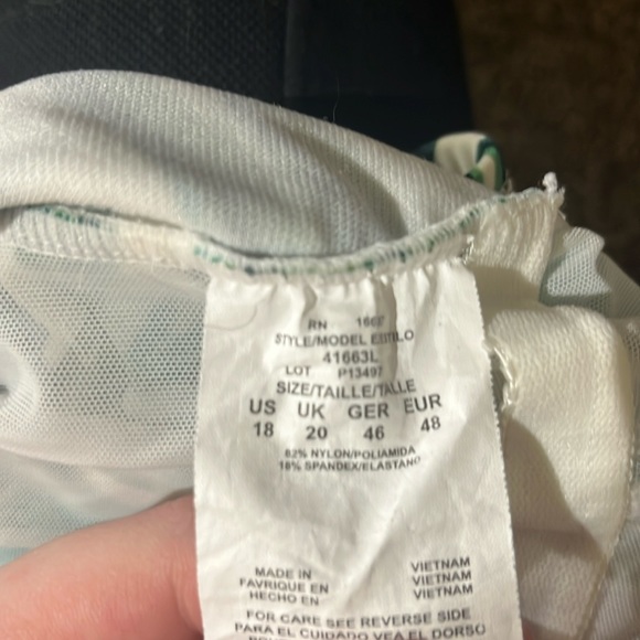 Women’s plus size one piece swim suit - Picture 3 of 3